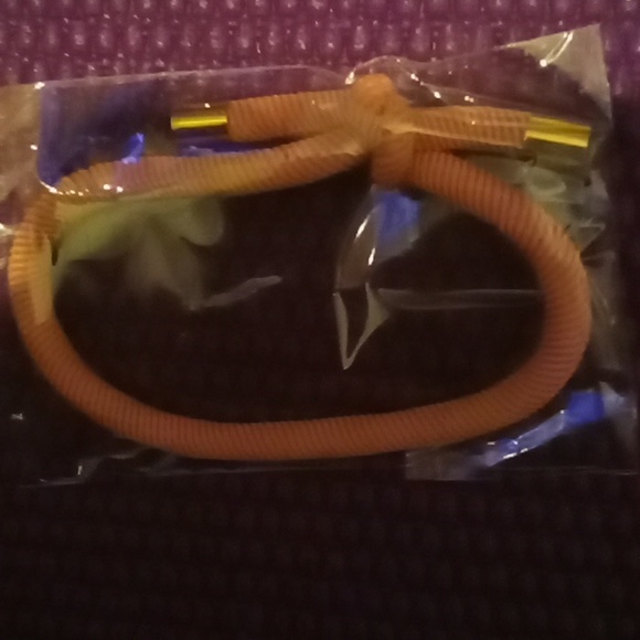 So what I'm selling is a kit to do your own press on nails And look cute. - Picture 8 of 8